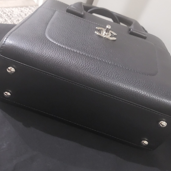 Chanel Mini Neo Executive Tote Bag - Picture 4 of 10